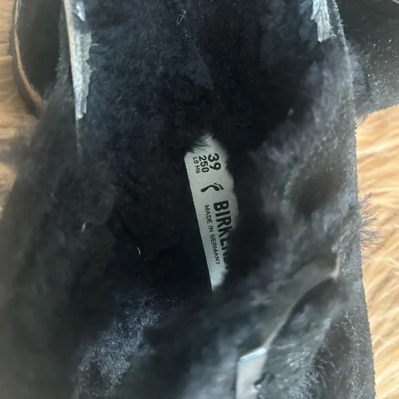 BLACK SUEDE BIRKENSTOCK SHEARLING SANDALS. - Picture 3 of 6